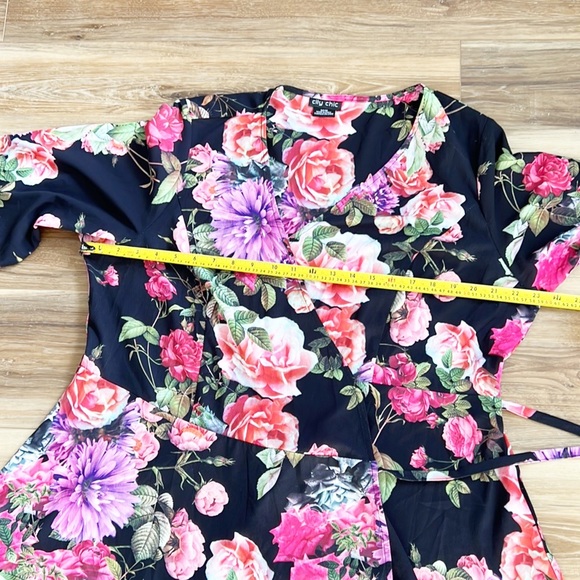 City Chic Floral Wrap Blouse - Picture 12 of 13
